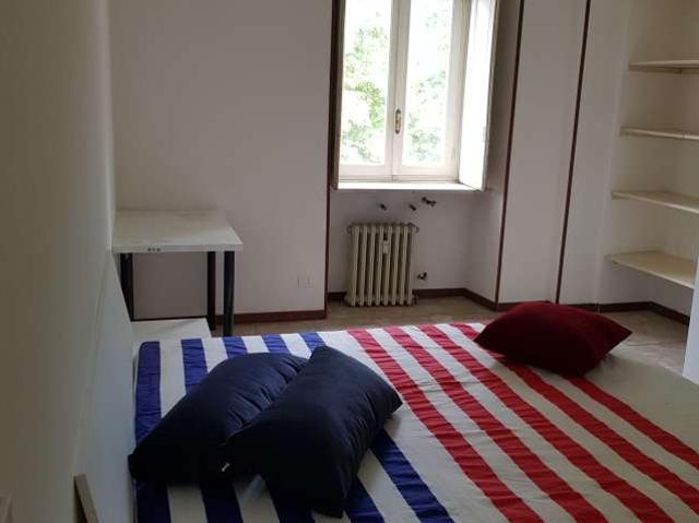 Stanza in appartamento condiviso con 4 camere da letto in affitto a La Crocetta