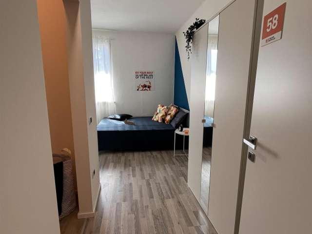 Stanza in appartamento condiviso con 4 camere da letto in affitto a San Giuseppe