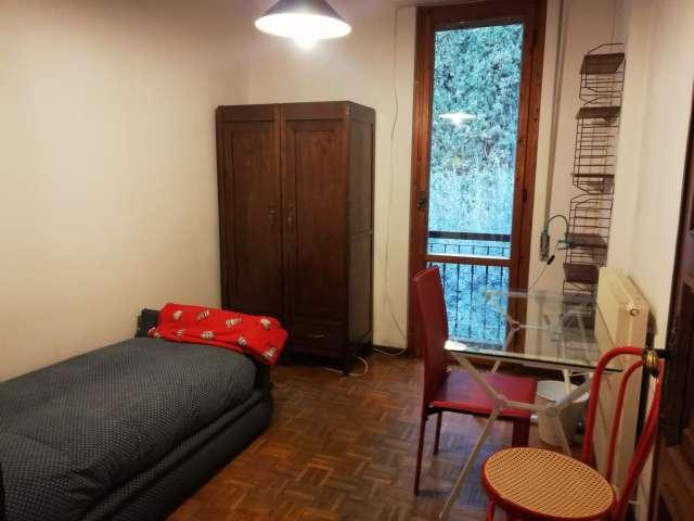 Stanza in appartamento condiviso con 5 camere da letto in affitto a Elce, Perugia
