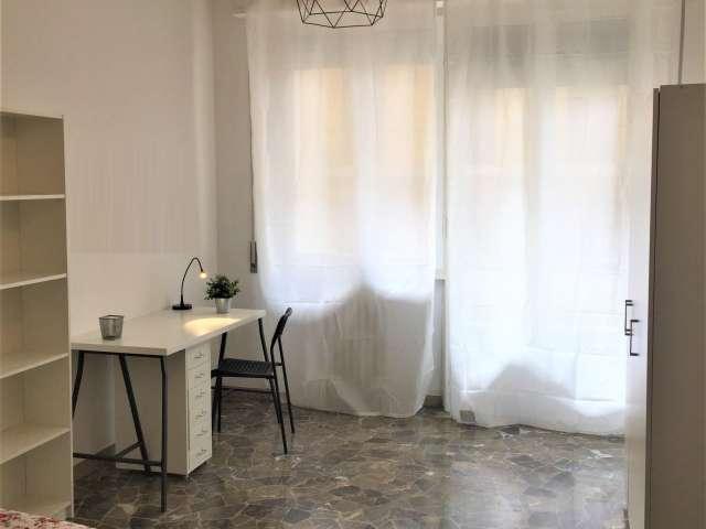 Stanza in appartamento condiviso con 5 camere da letto in affitto a Firenze