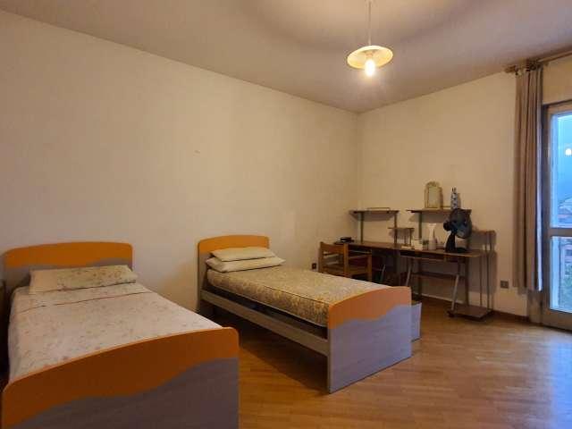 Stanza in appartamento condiviso con 5 camere da letto in affitto a San Giuseppe