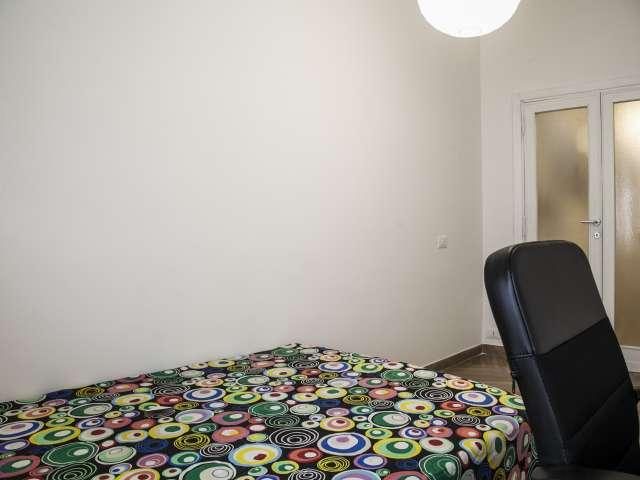 Stanza in appartamento condiviso con 5 camere da letto in affitto a San Paolo