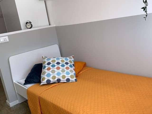 Stanza in appartamento condiviso con 5 camere da letto in affitto a Trento