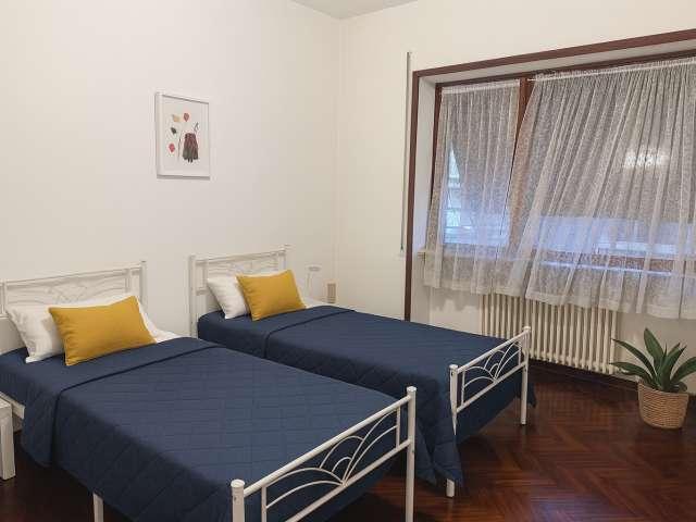 Stanza in appartamento condiviso con 5 camere da letto in affitto, Ardeatino, Roma