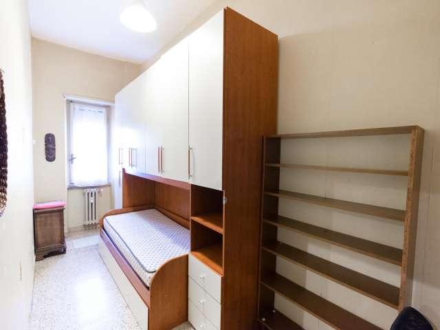Stanza in appartamento condiviso con 5 camere da letto in affitto, D. Bosco, Roma