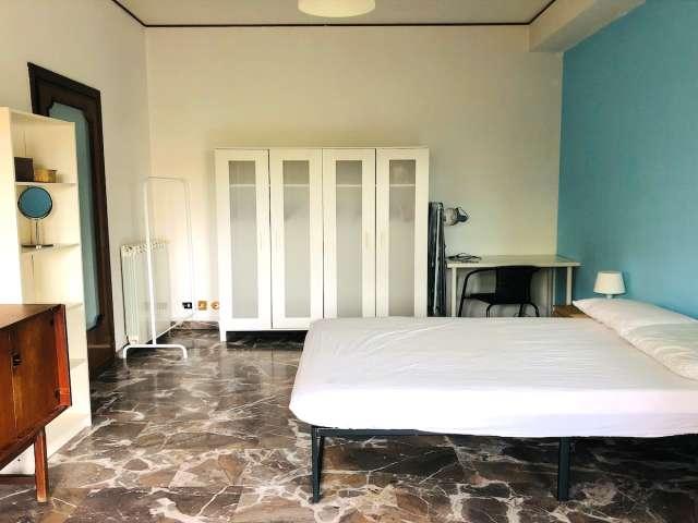Stanza in appartamento condiviso con 5 camere da letto in affitto, Garbatella, Roma