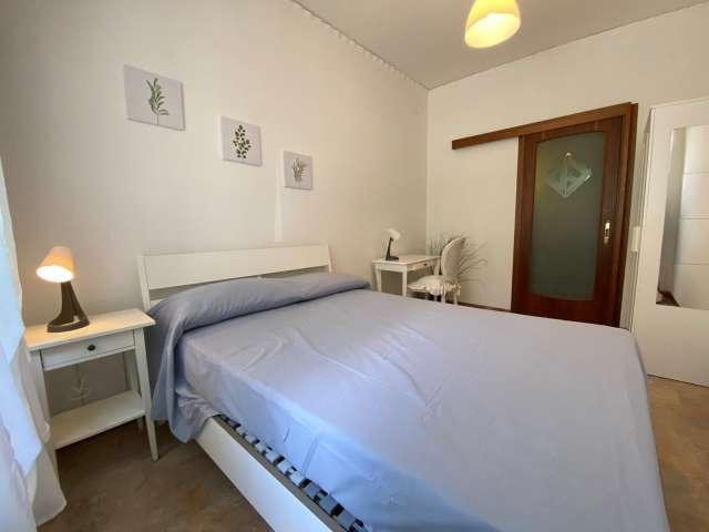 Stanza in appartamento condiviso con 5 camere da letto in affitto, Napoli