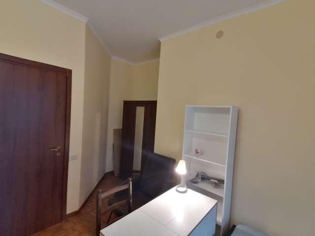 Stanza in appartamento condiviso con 5 camere da letto in affitto, San Giuseppe