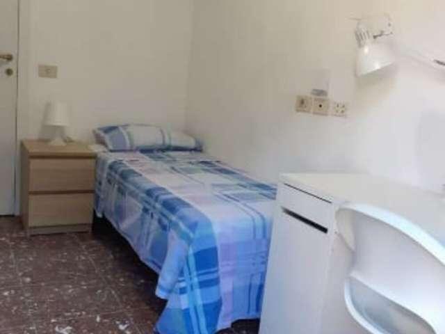 Stanza in appartamento condiviso con 5 posti letto in affitto, Navigatori, Roma