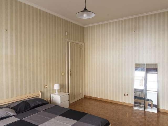Stanza in appartamento condiviso con 6 camere da letto, Garbatella, Roma