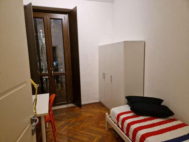 Stanza in appartamento condiviso in affitto a Cenisia, Torino