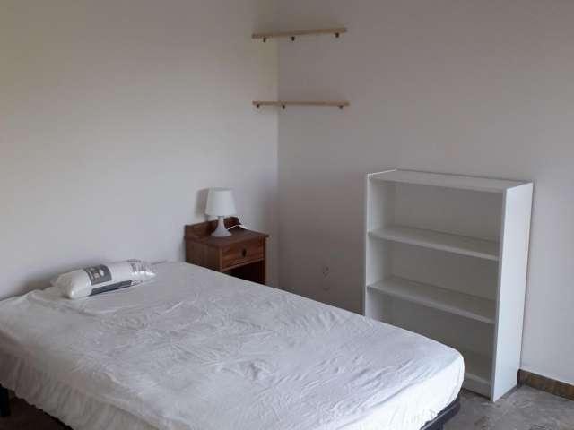 Stanza in appartamento condiviso con 6 camere da letto in affitto, Porto, Bologna