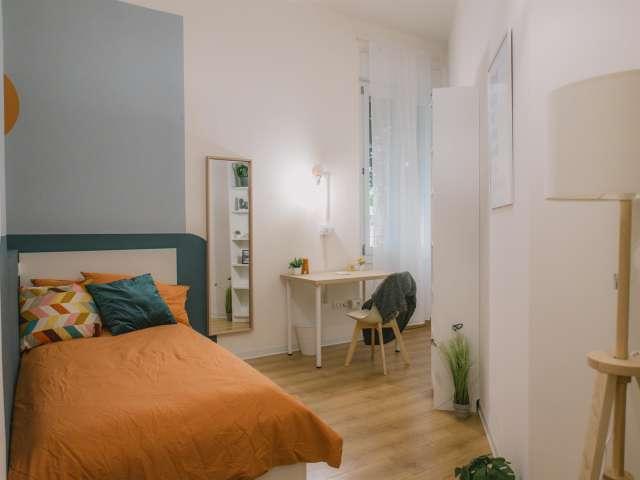 Stanza in appartamento condiviso con 6 camere da letto nel Centro Storico