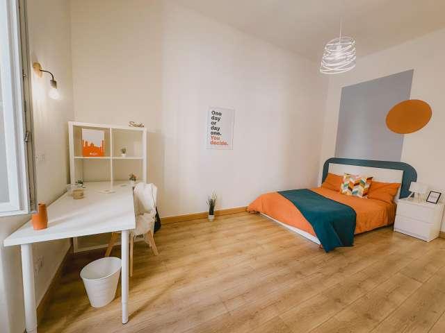 Stanza in appartamento condiviso con 6 camere da letto nel Centro Storico