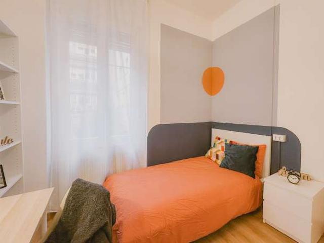 Stanza in appartamento condiviso con 6 camere da letto nel Centro Storico