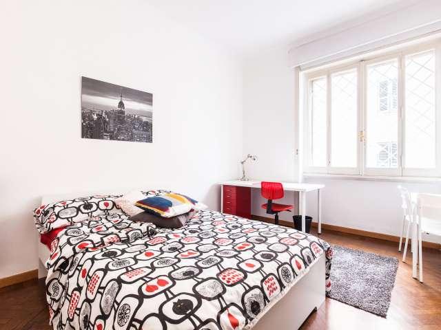 Stanza in appartamento condiviso con 8 camere da letto in affitto a Trieste, Roma
