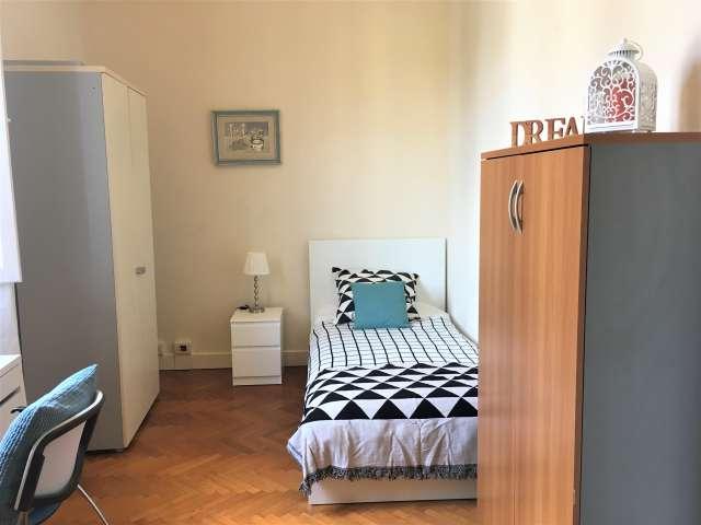 Stanza in appartamento condiviso con 8 posti letto in affitto, Campo di Marte, Firenze