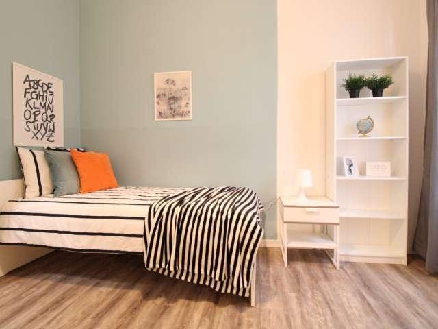 Stanza in appartamento condiviso da 4 posti letto in affitto, Mompiano, Brescia