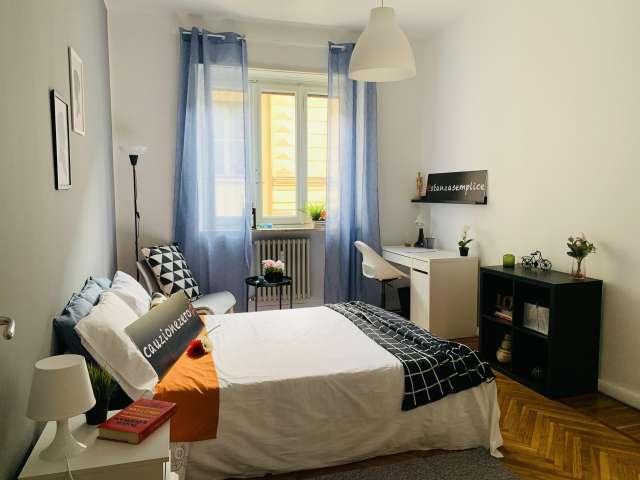 Stanza in appartamento condiviso di 4 camere da letto in affitto, Torino