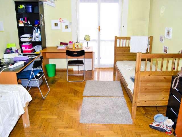 Stanza in appartamento condiviso in affitto a Corsica, Milano