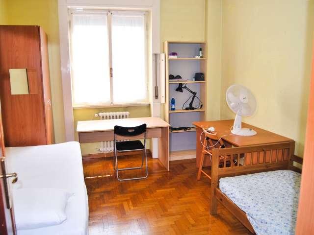 Stanza in appartamento condiviso in affitto a Corsica, Milano