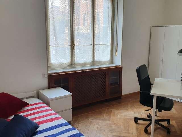 Stanza in appartamento condiviso in affitto a Cenisia, Torino