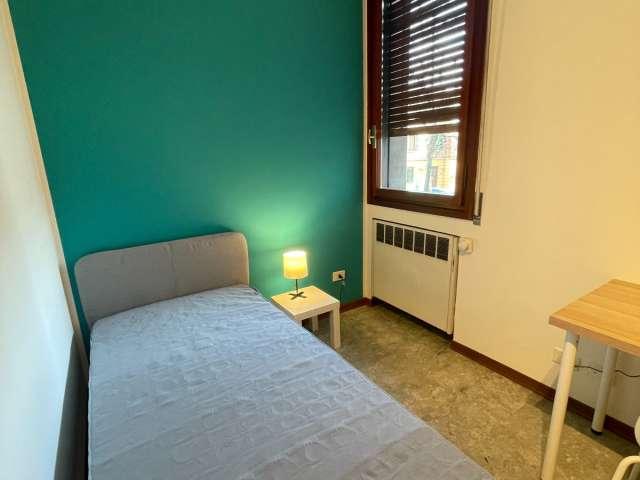 Stanza in appartamento condiviso in affitto a Cirenaica, Bologna