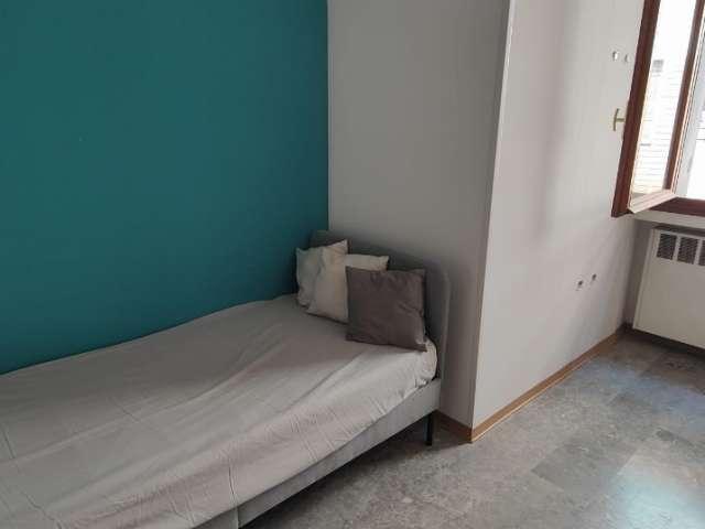 Stanza in appartamento condiviso in affitto a Cirenaica, Bologna