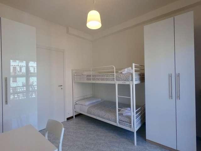 Stanza in appartamento condiviso in affitto a Bande Nere, Milano