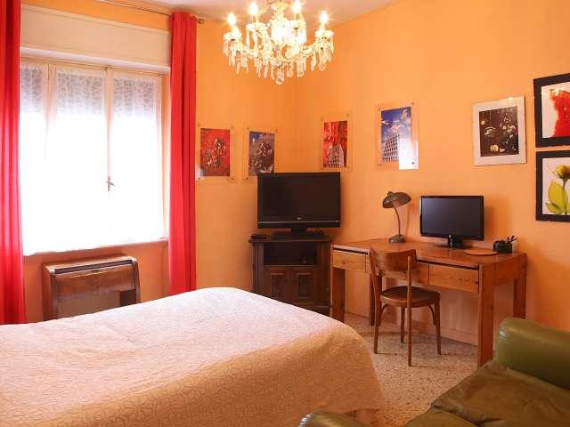 Stanza in appartamento condiviso in affitto a Medaglie d'Oro, Roma