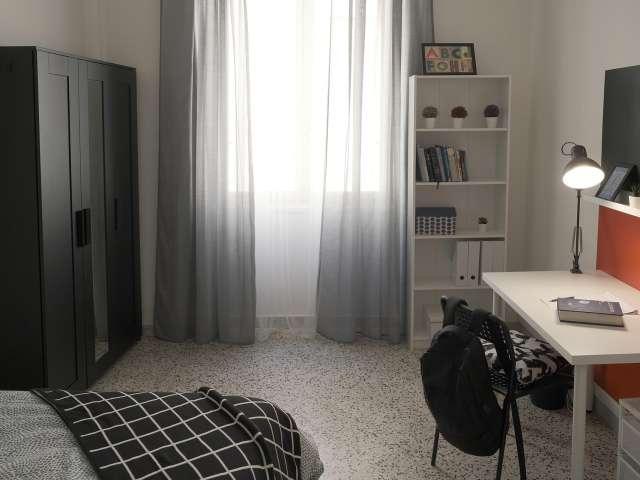 Stanza in appartamento condiviso in affitto a San Giuseppe, Napoli