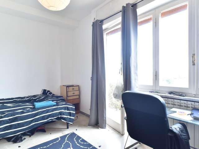Stanza in appartamento condiviso in affitto a Torre Angela, Roma