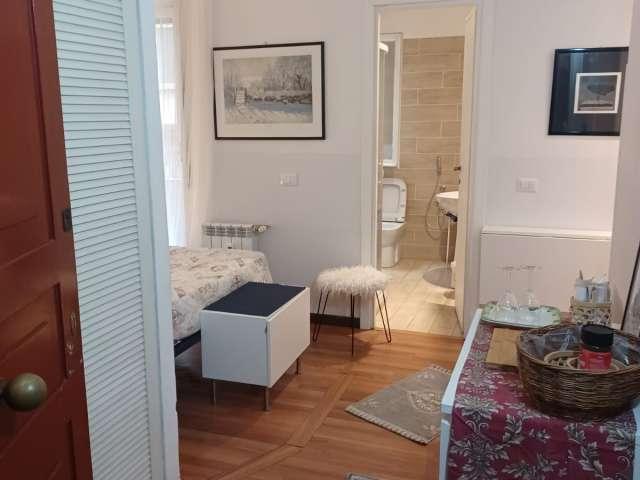 Camera in appartamento condiviso con 6 camere da letto, Trastevere, Roma