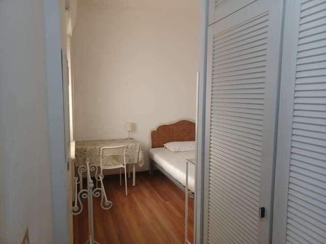 Camera in appartamento condiviso con 6 camere da letto, Trastevere, Roma