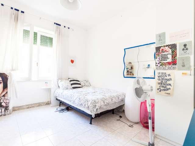 Stanza in appartamento condiviso in affitto a Tuscolano Sud, Roma