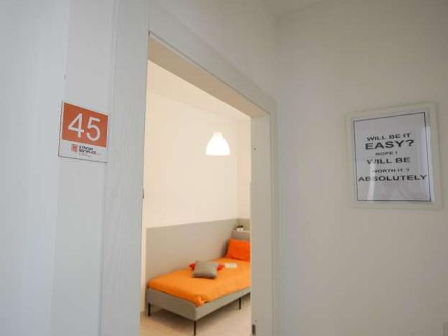Stanza in appartamento condiviso in affitto, Quartieri, Napoli