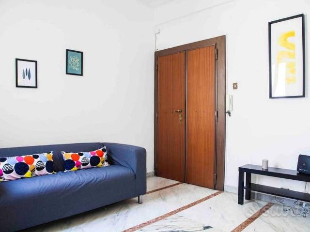Stanza in appartamento di 150 m² a Roma
