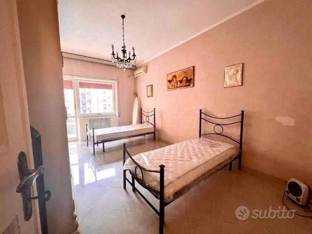 Stanza in appartamento di 104 m² a Roma