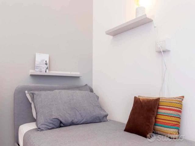 Stanza in appartamento di 123 m² a Roma