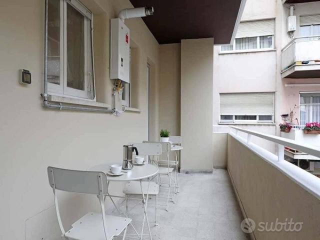 Stanza in appartamento di 137 m² a Roma
