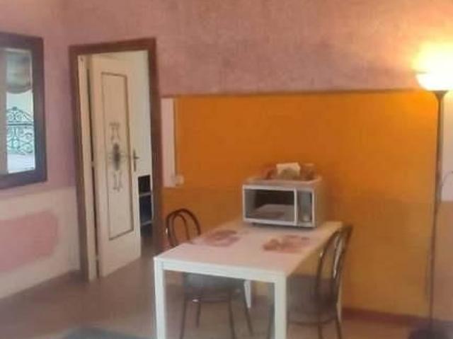 Stanza in appartamento di 200 m² a Vico Equense
