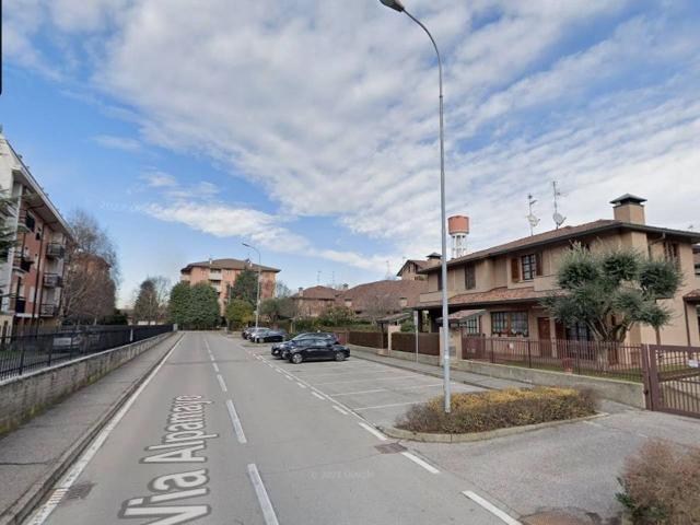 Stanza in appartamento in affitto a Vedano Al Lambro
