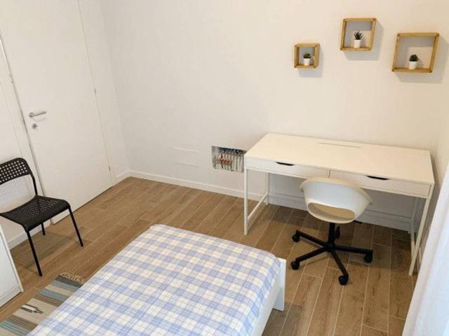 Stanza in appartamento in affitto a Brescia