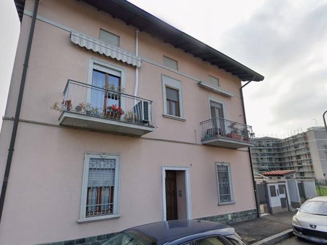 Stanza in appartamento in affitto a Caponago