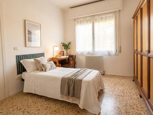 Stanza in appartamento in affitto a Carpi