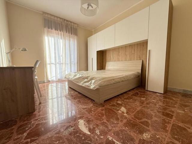 Stanza in appartamento in affitto a Caserta