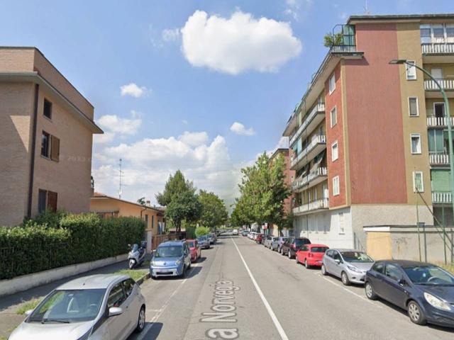 Stanza in appartamento in affitto a Cologno Monzese