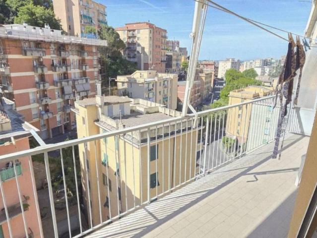 Stanza in appartamento in affitto a Genova
