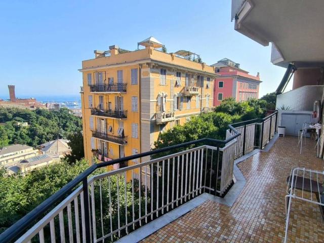 Stanza in appartamento in affitto a Genova