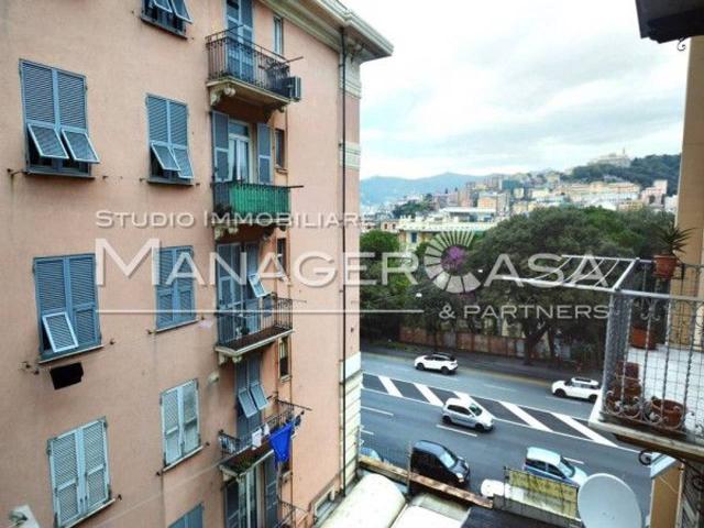 Stanza in appartamento in affitto a Genova